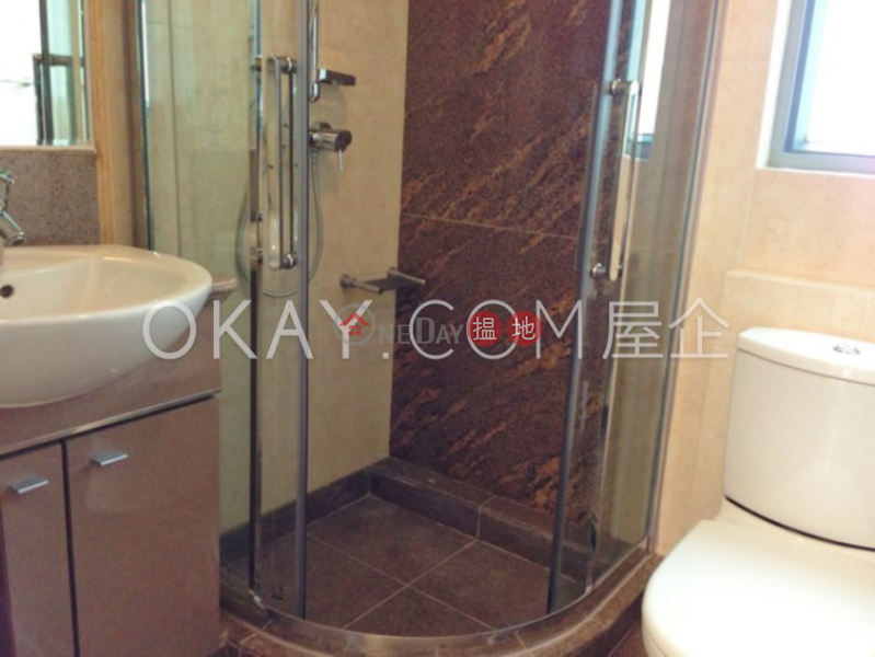 HK$ 33,000/ month, 2 Park Road Western District | Luxurious 3 bedroom with balcony | Rental