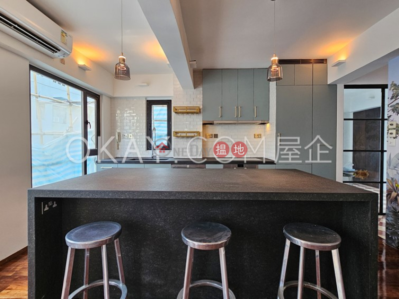 HK$ 65,000/ month Wah Shin House, Central District Rare 2 bedroom on high floor with rooftop | Rental