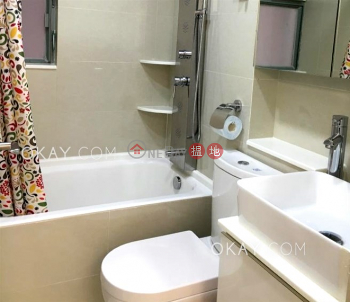 Tasteful 1 bedroom in Sheung Wan | For Sale | Queen\'s Terrace 帝后華庭 Sales Listings