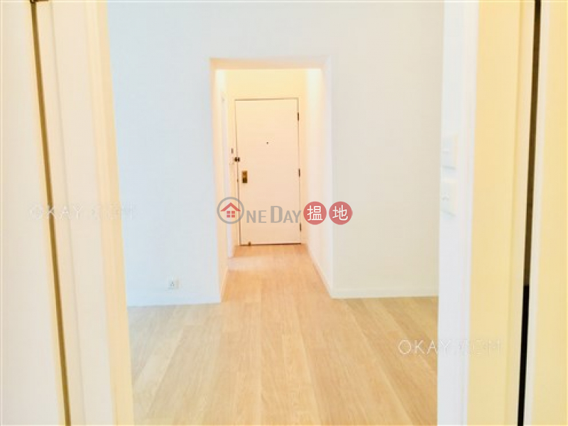 Stylish 2 bedroom with parking | Rental, Hillsborough Court 曉峰閣 Rental Listings | Central District (OKAY-R25061)