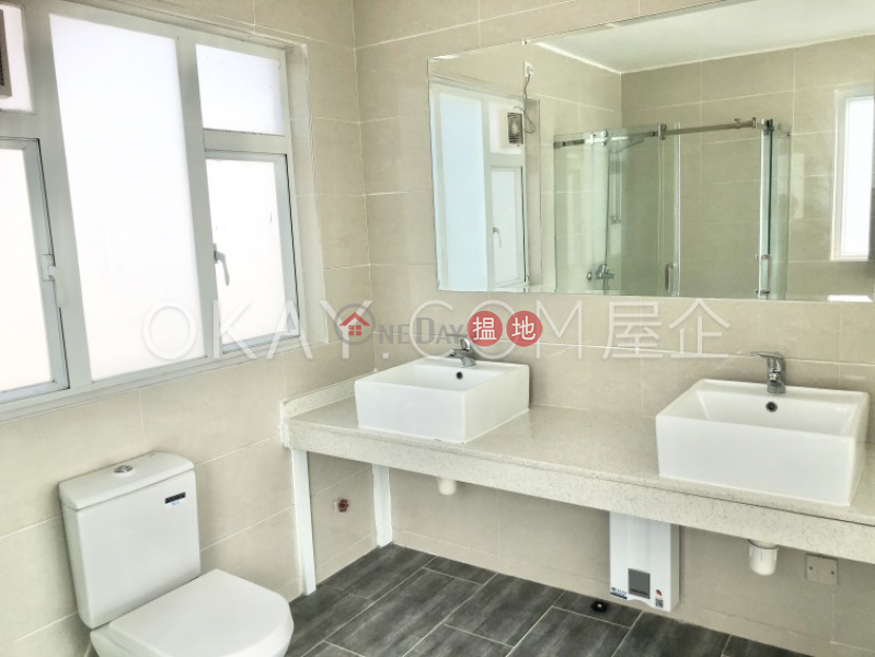 Nicely kept house with sea views, rooftop & terrace | For Sale | Tai Au Mun 大坳門 Sales Listings