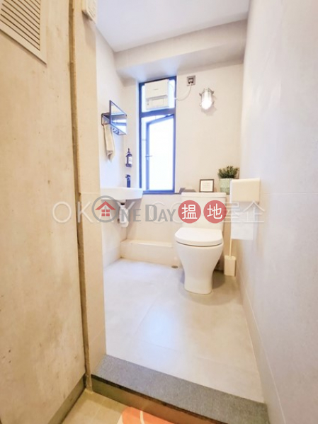 HK$ 10.5M | Elegant Terrace Wan Chai District | Tasteful 3 bedroom on high floor | For Sale