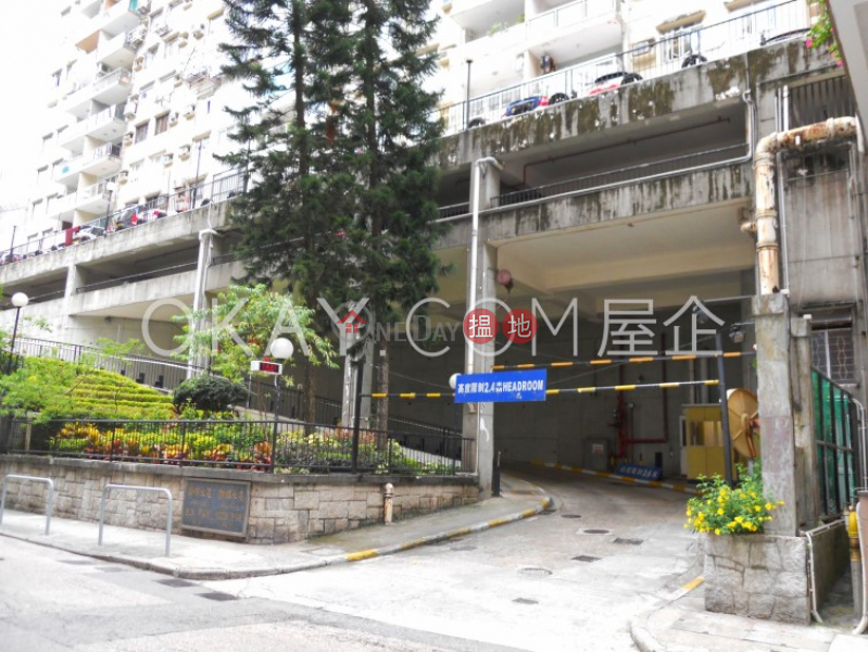 Gorgeous 2 bedroom on high floor with balcony & parking | For Sale | Moon Fair Mansion 滿輝大廈 Sales Listings