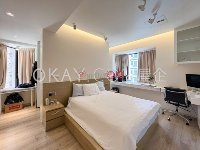 HK$ 78,000/ month | Regal Crest | Western District | Exquisite 3 bedroom with balcony & parking | Rental