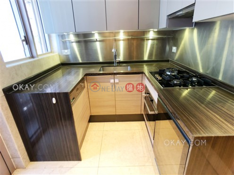 HK$ 32,000/ month Cadogan, Western District | Lovely 3 bedroom with balcony | Rental