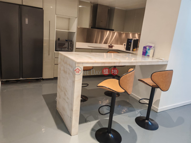 Sunny & Bright, Cozy Creative workshops and Storage Spaces | Victory Factory Building 勝利工廠大廈 Rental Listings