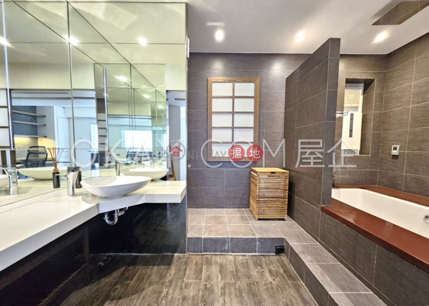 HK$ 28,000/ month, Shan Kwong Tower | Wan Chai District Intimate 1 bedroom with terrace | Rental