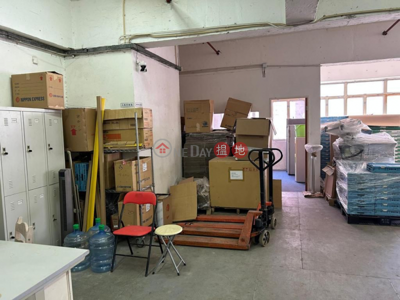 HK$ 57,600/ month Vigor Industrial Building Kwai Tsing District, Kwai Chung Huaji Industrial Building Rarely connected units for rent. Flat warehouse. There is an internal toilet. Xun