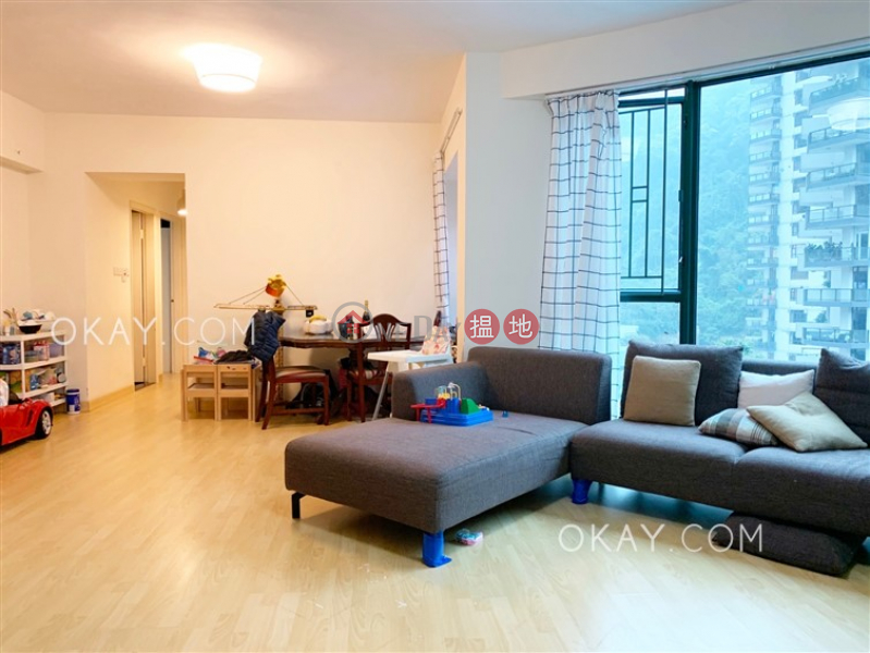 Stylish 3 bedroom with parking | Rental, Hillsborough Court 曉峰閣 Rental Listings | Central District (OKAY-R762)