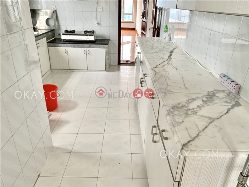 Nicely kept 3 bed on high floor with harbour views | Rental | Block A Coral Court 珊瑚閣A座 Rental Listings