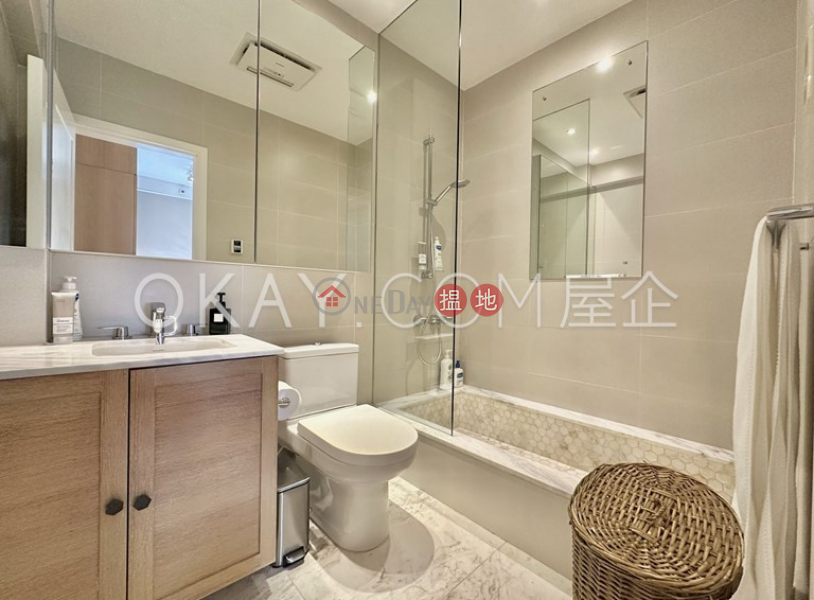HK$ 65,000/ month 35-41 Village Terrace, Wan Chai District | Luxurious 2 bed on high floor with rooftop & parking | Rental