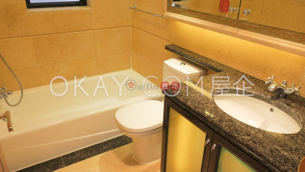 Nicely kept 3 bedroom with harbour views | Rental | The Arch Sky Tower (Tower 1) 凱旋門摩天閣(1座) Rental Listings