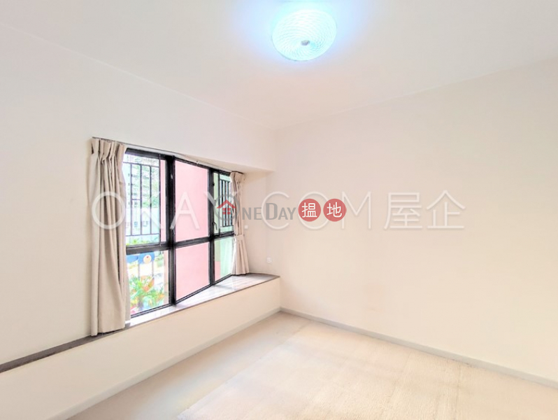 HK$ 37,000/ month Blessings Garden, Western District, Luxurious 3 bedroom in Mid-levels West | Rental