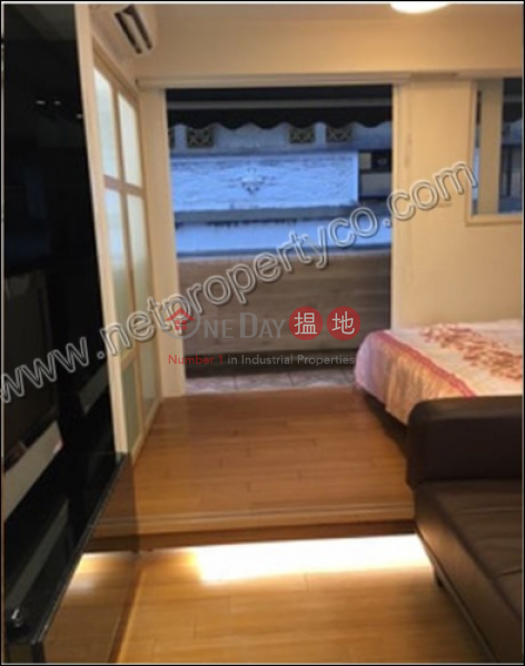 HK$ 19,000/ month | Wah Koon Building, Western District, Apartment for Rent with Balcony 70\'