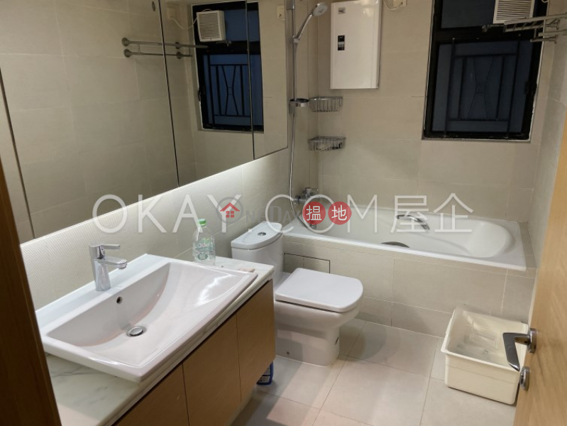 HK$ 43,000/ month The Grand Panorama | Western District Elegant 3 bedroom in Mid-levels West | Rental