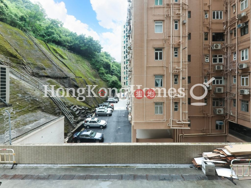 Property Search Hong Kong | OneDay | Residential | Rental Listings 3 Bedroom Family Unit for Rent at Moon Fair Mansion