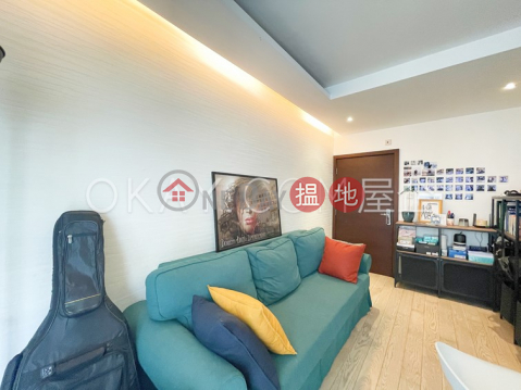 Nicely kept 1 bedroom with terrace & balcony | For Sale | Centrestage 聚賢居 _0