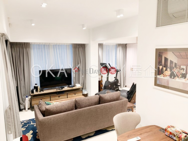 Tasteful 1 bedroom with terrace | For Sale | 2J Mosque Junction 摩羅廟交加街2J號 Sales Listings