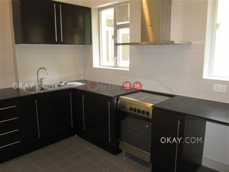 Efficient 3 bedroom with balcony | Rental | Donnell Court - No.52 端納大廈 - 52號 Rental Listings