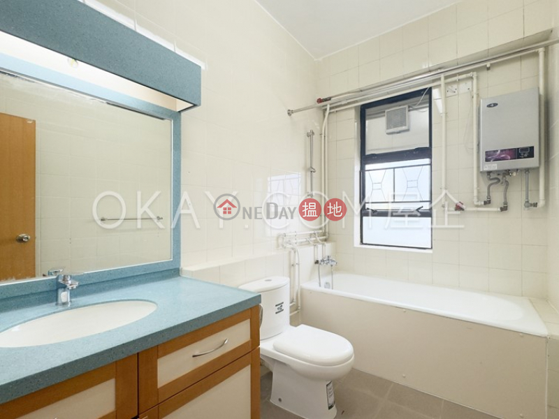 HK$ 52,100/ month, The Crescent Block A, Kowloon City, Unique 3 bedroom with balcony & parking | Rental