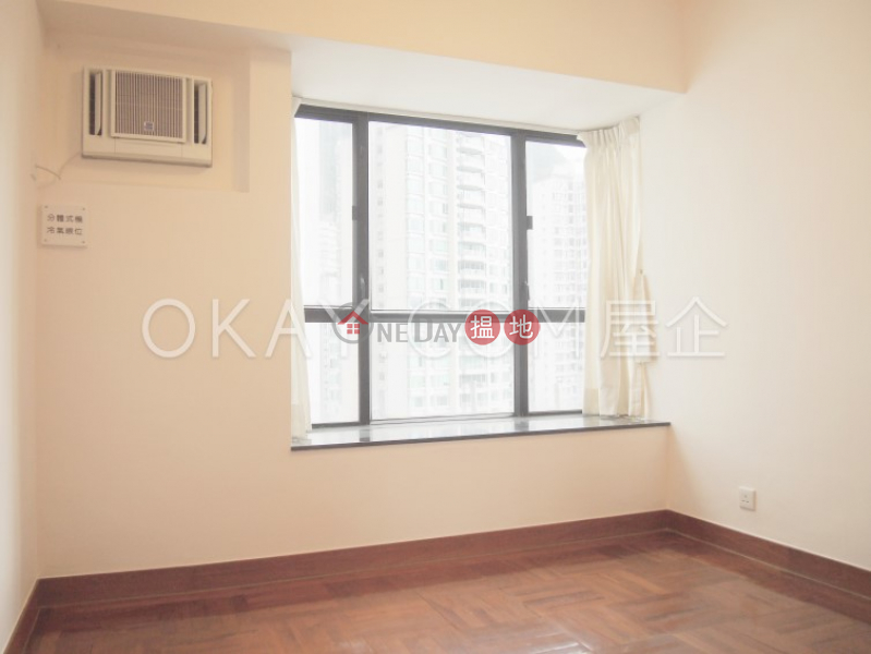 HK$ 41,000/ month | The Grand Panorama, Western District, Tasteful 3 bedroom on high floor with harbour views | Rental