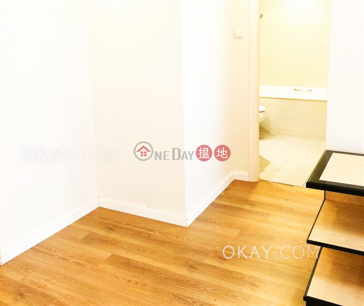 HK$ 32,000/ month | Convention Plaza Apartments Wan Chai District | Generous 1 bedroom on high floor | Rental