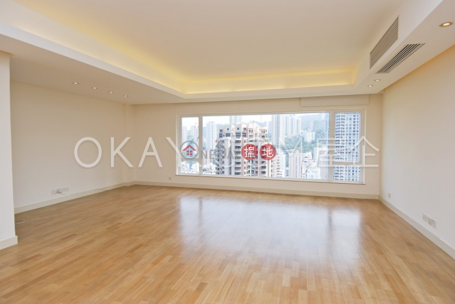 Stylish 3 bedroom on high floor with parking | For Sale | Craigmount 紀園 Sales Listings