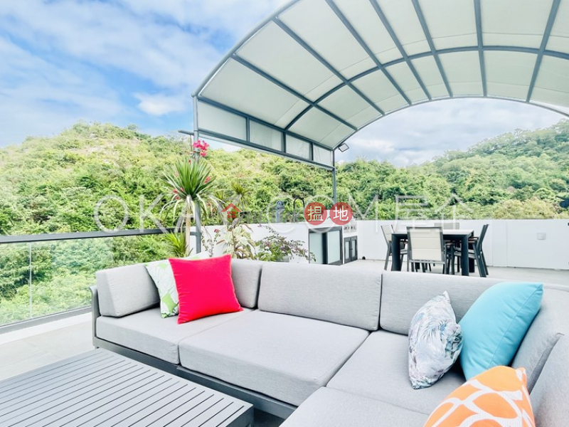 HK$ 40,000/ month Nga Lai Yuen | Tsuen Wan | Charming house on high floor with rooftop | Rental
