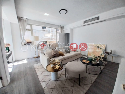 Gorgeous 3 bedroom with rooftop, balcony | For Sale | Chun Fai Yuen 春暉園 _0