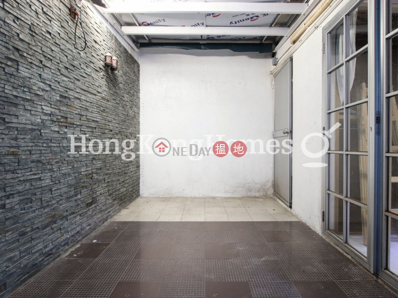 3 Bedroom Family Unit for Rent at 16-18 Tai Hang Road | 16-18 Tai Hang Road | Wan Chai District | Hong Kong, Rental HK$ 38,000/ month