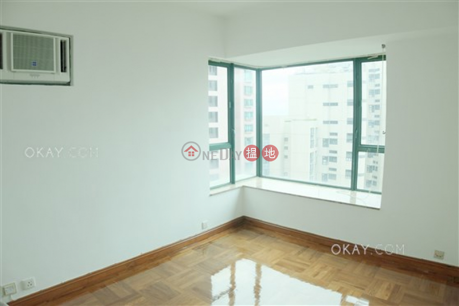 Tasteful 2 bedroom on high floor with harbour views | For Sale | Hillsborough Court 曉峰閣 Sales Listings