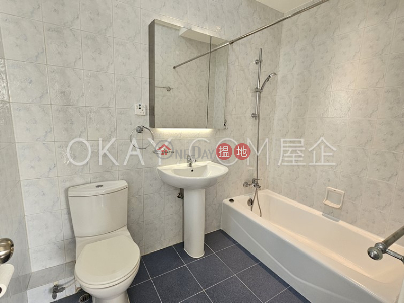 Rare penthouse with balcony & parking | Rental | Twin Bay 雙灣 Rental Listings