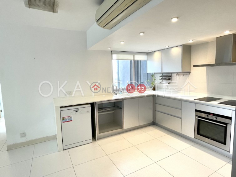 HK$ 9.18M Discovery Bay, Phase 3 Hillgrove Village, Elegance Court | Lantau Island, Cozy 2 bedroom on high floor with sea views & balcony | For Sale
