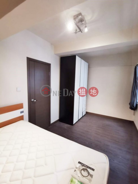 Spacious Layout with Big Bedroom, Nicely Renovated, Convenient Location 35-41 Bonham Strand West | Western District | Hong Kong Sales HK$ 4.9M