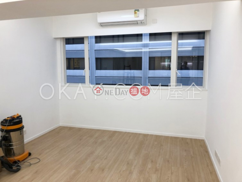 Gorgeous 3 bedroom in Causeway Bay | For Sale | Lunar Building 月華大廈 Sales Listings