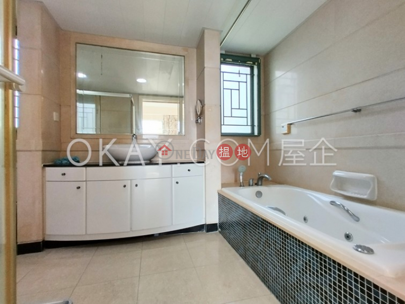 HK$ 20M | Skylodge Block 1 - Dynasty Heights, Kowloon City | Luxurious 3 bedroom with parking | For Sale