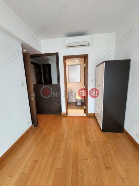 HK$ 28M, The Harbourside Tower 2 Yau Tsim Mong Two bedrooms, one suite, and one study in The Harbourside