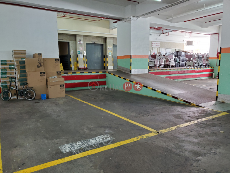 HK$ 8,800/ month Sun Hing Industrial Building Tuen Mun, The company manages the warehouse, making it easy to load and unload goods.