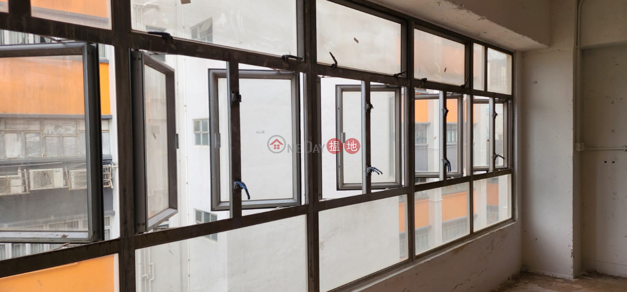 Kwai Chung Tung Chun Industrial Buidling: Warehouse with inside toilet. It can be viewed anytime. 9-11 Cheung Wing Road | Kwai Tsing District Hong Kong | Rental | HK$ 22,600/ month