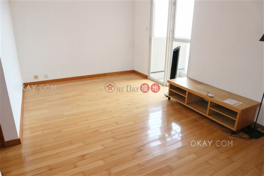 Charming 2 bedroom on high floor with balcony & parking | For Sale | Talon Tower 達隆名居 Sales Listings