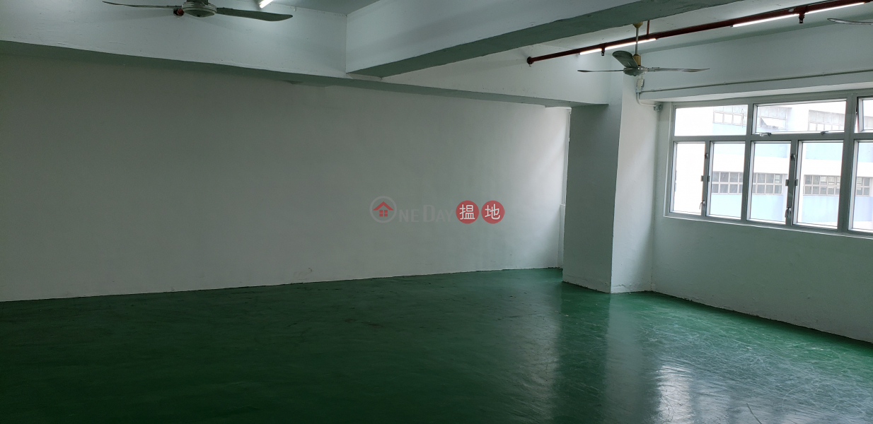 香港搵樓|租樓|二手盤|買樓| 搵地 | 工業大廈出售樓盤-大廈設有貨台, 貨梯夠大.單位兩面窗,靚裝