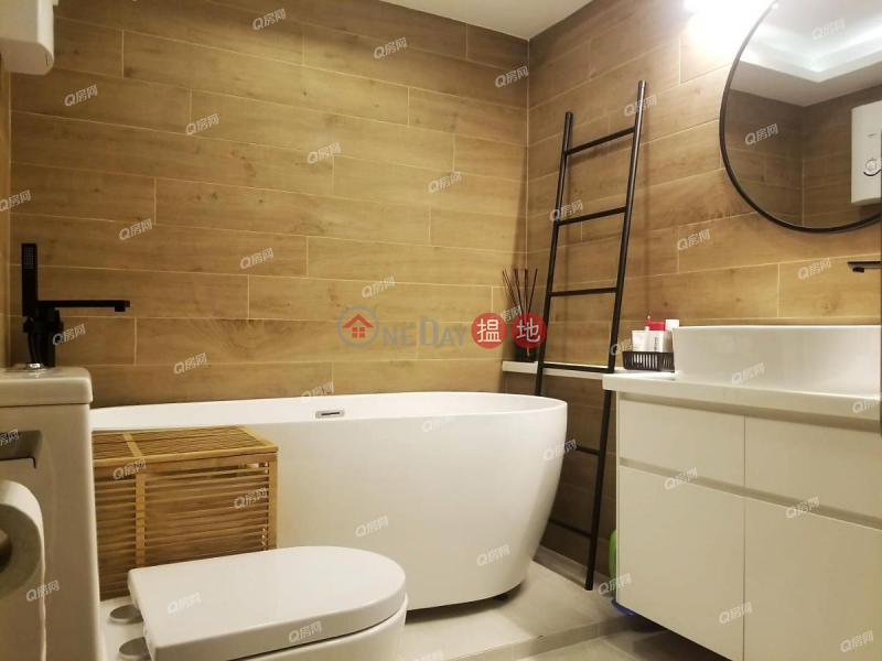 HK$ 49,800/ month The Waterfront Phase 2 Tower 6 Yau Tsim Mong, The Waterfront Phase 2 Tower 6 | 3 bedroom Mid Floor Flat for Rent