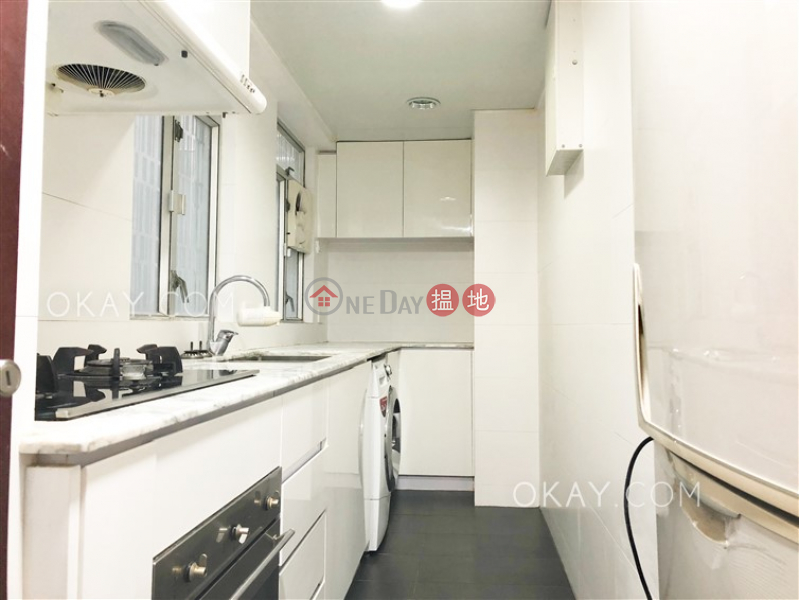 Efficient 3 bedroom with balcony & parking | For Sale | Block 5 Phoenix Court 鳳凰閣 5座 Sales Listings