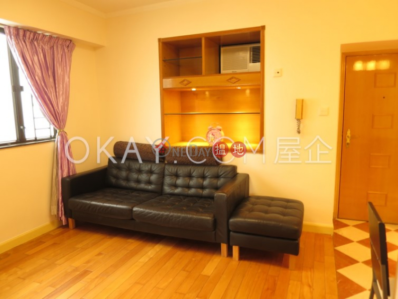 Practical 2 bedroom in Midlevels West For Sale Caine Building 廣堅大廈 Sales Listings