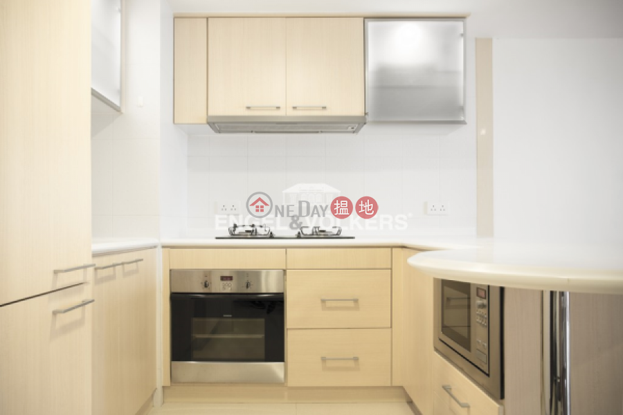HK$ 65,000/ month | Convention Plaza Apartments Wan Chai District, 2 Bedroom Flat for Rent in Wan Chai