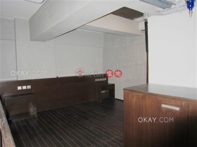 HK$ 42,000/ month Po Hing Mansion Central District Gorgeous studio in Sheung Wan | Rental