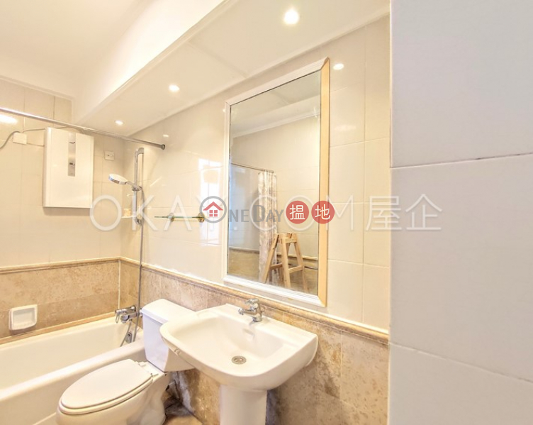 HK$ 42,000/ month Robinson Place, Western District Gorgeous 2 bedroom in Mid-levels West | Rental