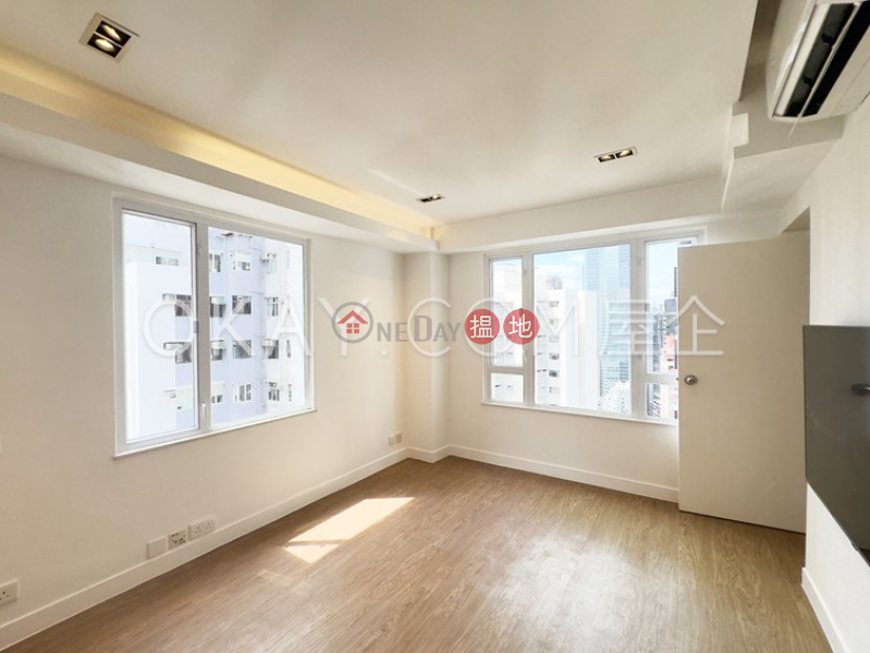 HK$ 32,000/ month, Tim Po Court Central District, Gorgeous 2 bedroom in Mid-levels West | Rental