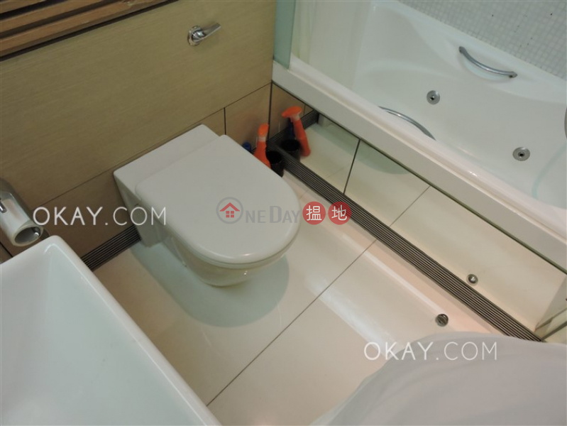 Practical 2 bedroom with balcony | Rental 108 Hollywood Road | Central District | Hong Kong | Rental HK$ 25,800/ month