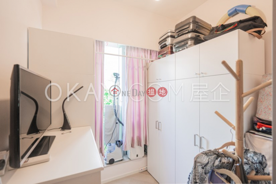 Charming 3 bedroom with balcony | For Sale | Mount Pavilia Tower 8 傲瀧 8座 Sales Listings